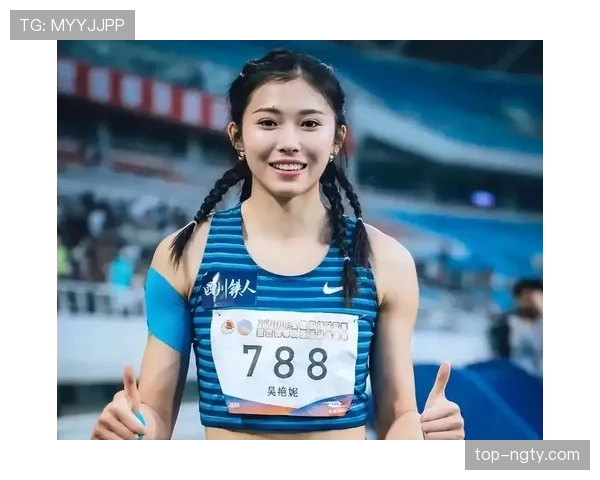 吴艳妮赛前涂指甲油的样子，真不像个练田径的